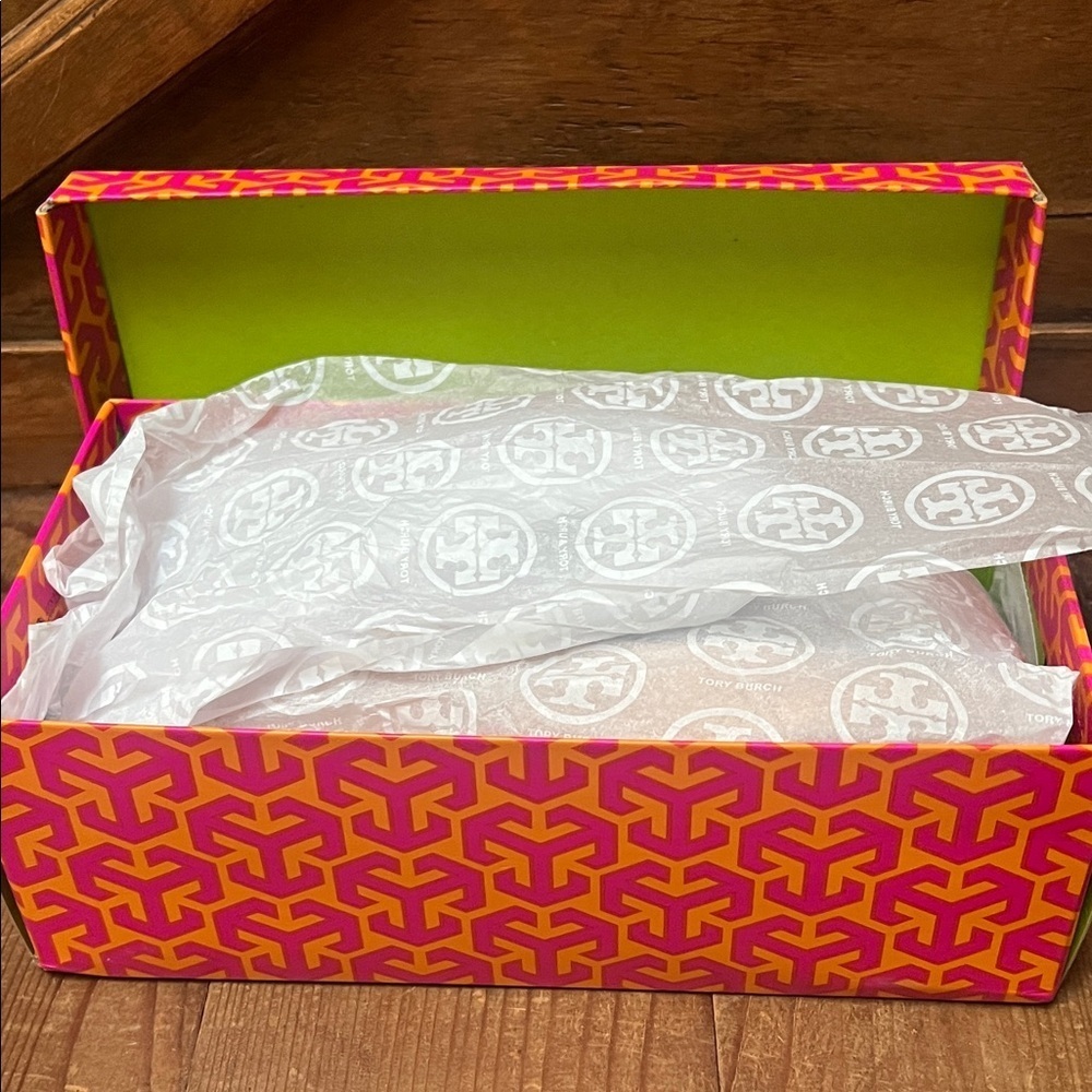 Tory Burch Tan and Black Quilted Bow Flats - Picture 3 of 10